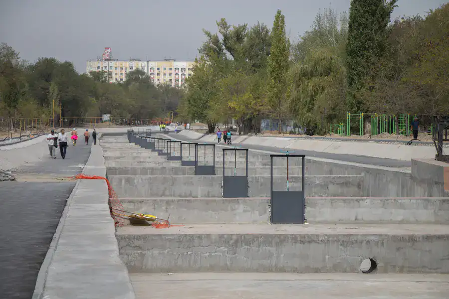 Железные затворы на каскадах Большой Алматинки, реконструкция, сентябрь 2025 г