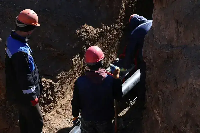 В селе Доскей Бухар-Жырауского района завершают реконструкцию канализационных сетей (8)