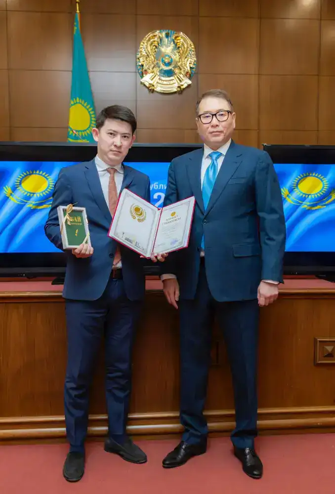 72 сотрудника торговой сферы награждены государственными и ведомственными наградами (3)