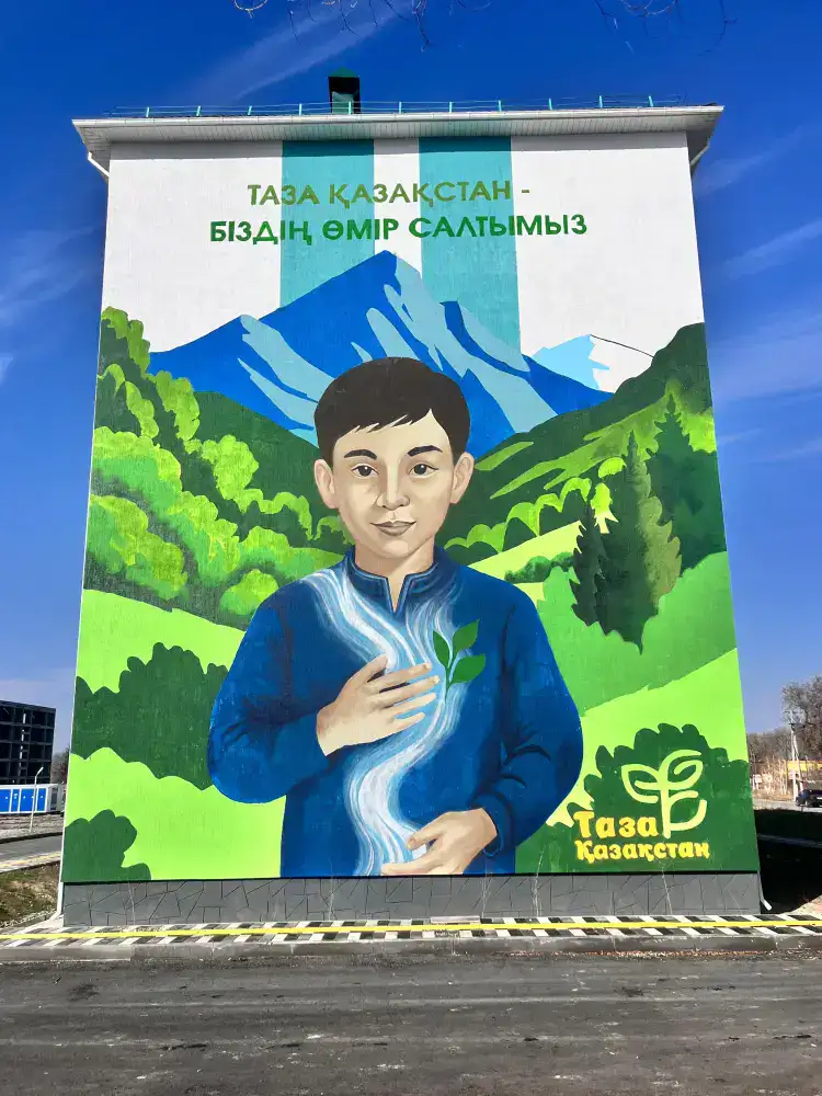 «Таза Қазақстан», «Заң және Тәртіп», «Адал Азамат»: в Жетісу создали тематические муралы (5)