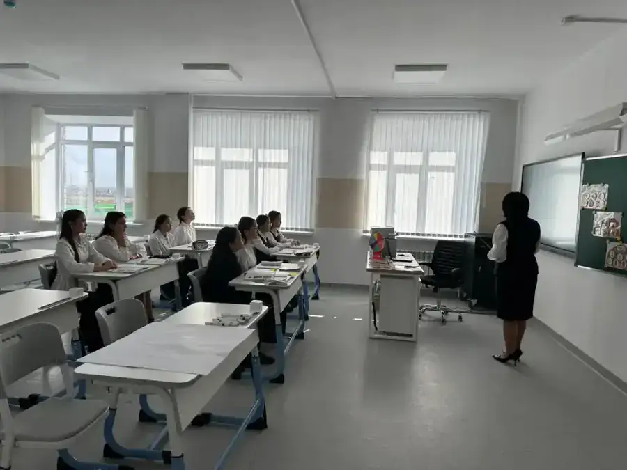 В области Абай в новой школе «Келешек мектеп» прошёл день открытых дверей в необычном формате (6)