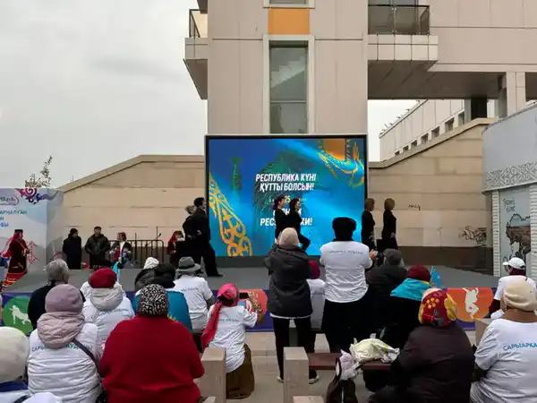 В честь Дня Республики в районе «Сарыарка» Астаны прошел праздничный флешмоб (5)