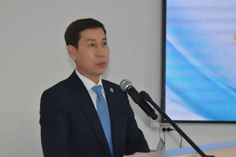 Член Центральной избирательной комиссии Республики Казахстан Азамат Максотович Айманакумов и главный консультант Юридического отдела аппарата Центральной избирательной комиссии Жанаткали Сайлаувич Жакеев прибыли в Атыраускую область и проинспектировали работу по организации и проведению довыборов депутатов районных маслихатов (в Жылыойском, Индерском, Макатском районах) по одномандатным избирательным округам вместо выбывших, назначенных на 26 октября 2025 года. (3)