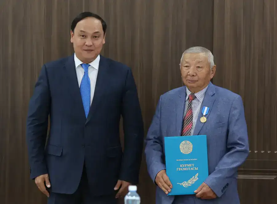 Ербол Карашукеев принял участие в расширенном заседании Совета регионального АНК (6)