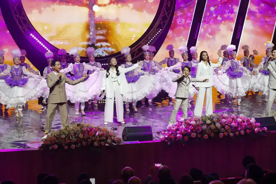 В ТУРКЕСТАНЕ ПРОШЛО ТОРЖЕСТВЕННОЕ МЕРОПРИЯТИЕ «ҚЫРАН ЕЛІМ – ҚАЗАҚСТАНЫМ!», ПОСВЯЩЁННОЕ ДНЮ РЕСПУБЛИКИ (4)