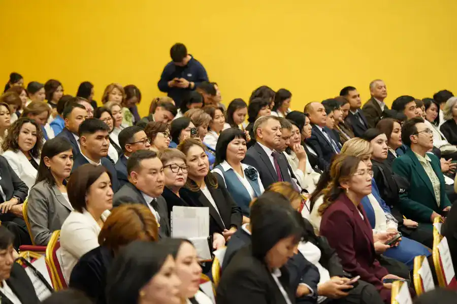 Жулдыз Сулейменова вручила сертификаты 403 резервистам проекта «1000 лидеров изменений в образовании» (2)