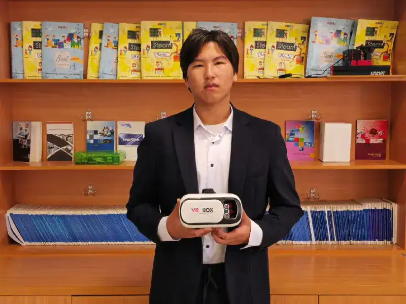 Столичный школьник придумал умные очки для незрячих людей (2)