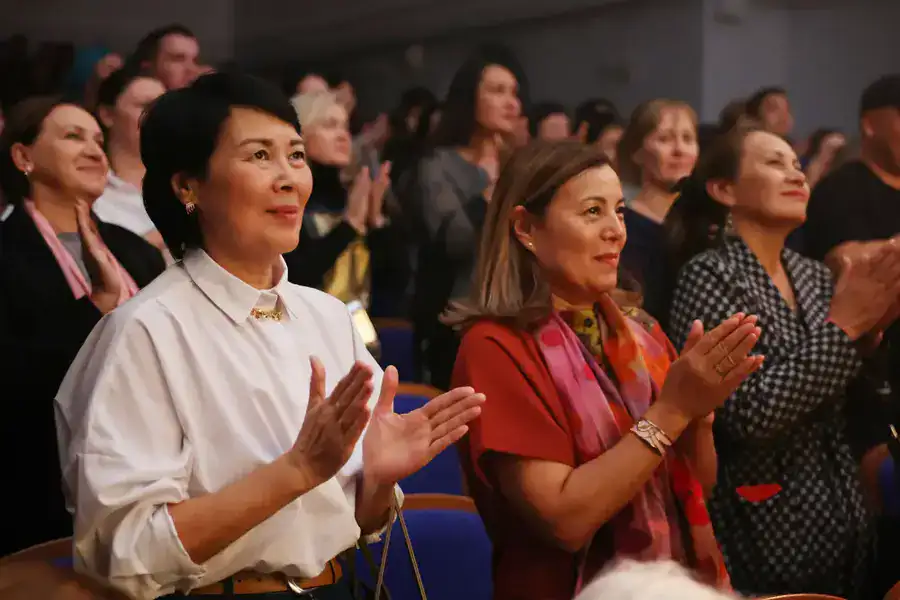 Актёры и гвардейцы вновь вместе на сцене: состоялась премьера драмы «Алия» к 100-летию героини (4)