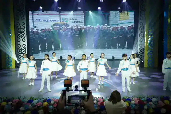 В преддверии Дня Республики министр просвещения вручила 64 учителям звание «Лучший педагог» (7)