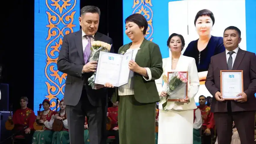 В ВКО отметили 70-летие Восточно-Казахстанского училища искусств им. народных артистов, братьев Абдуллиных (3)