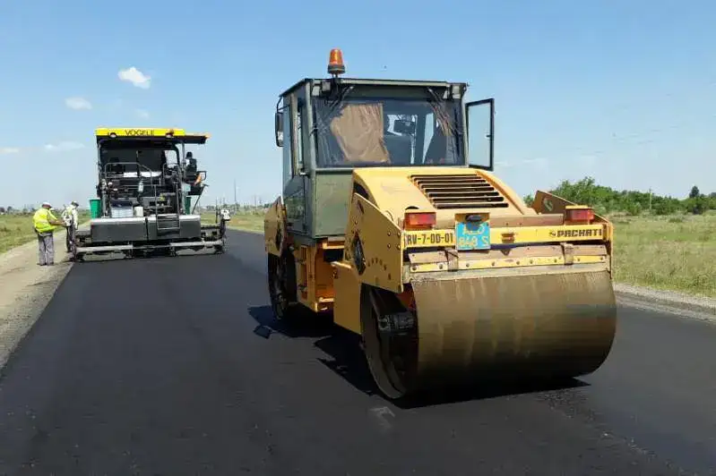 В ТУРКЕСТАНСКОЙ ОБЛАСТИ В ЭТОМ ГОДУ ОТРЕМОНТИРУЮТ БОЛЕЕ 1200 КМ ДОРОГ И УЛИЦ (2)