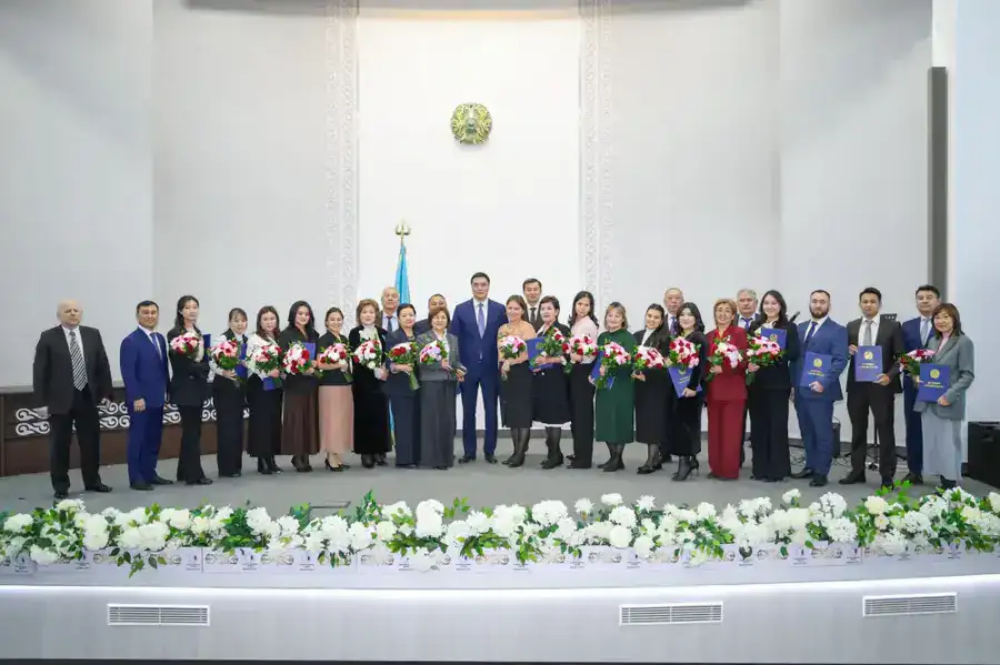 В Министерстве промышленности и строительства провели торжественную церемонию в честь Дня Республики (10)