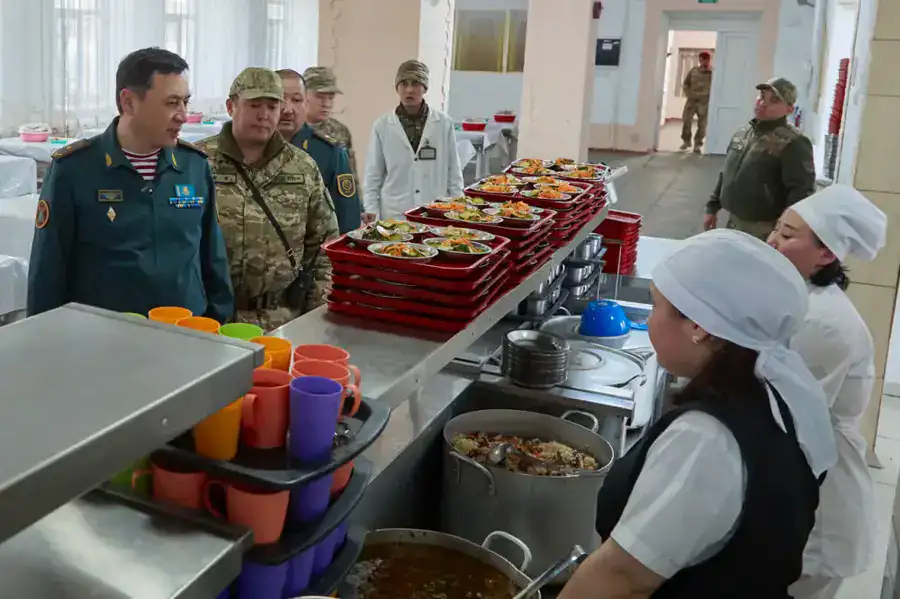 Главнокомандующий Национальной гвардией проверил воинские части в городе Усть-Каменогорск (7)