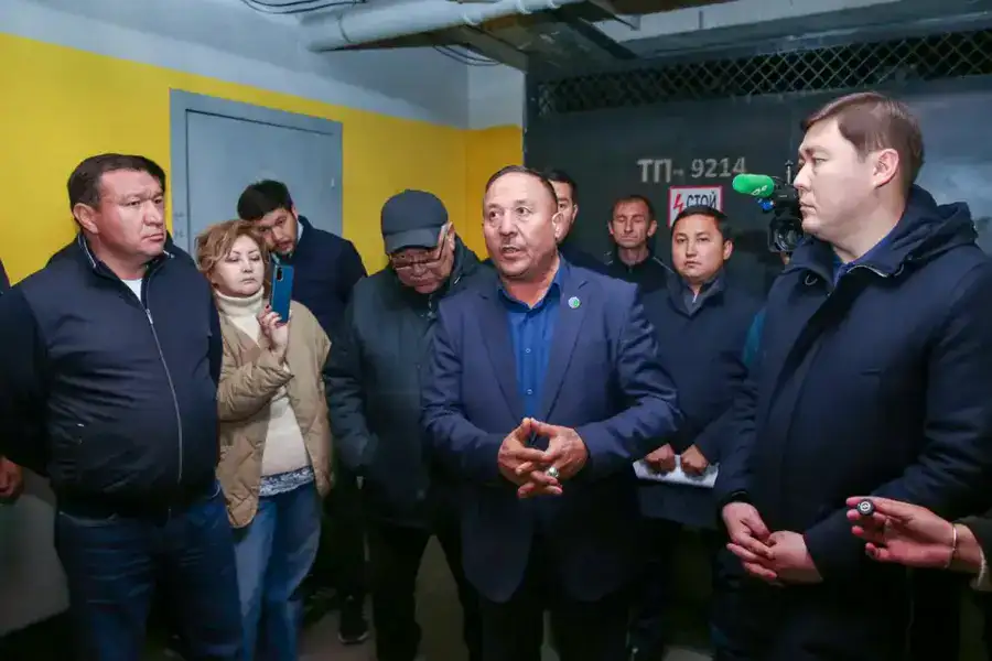 Аким Алматы рассмотрел обращения жителей по вопросам благоустройства и застройки (5)