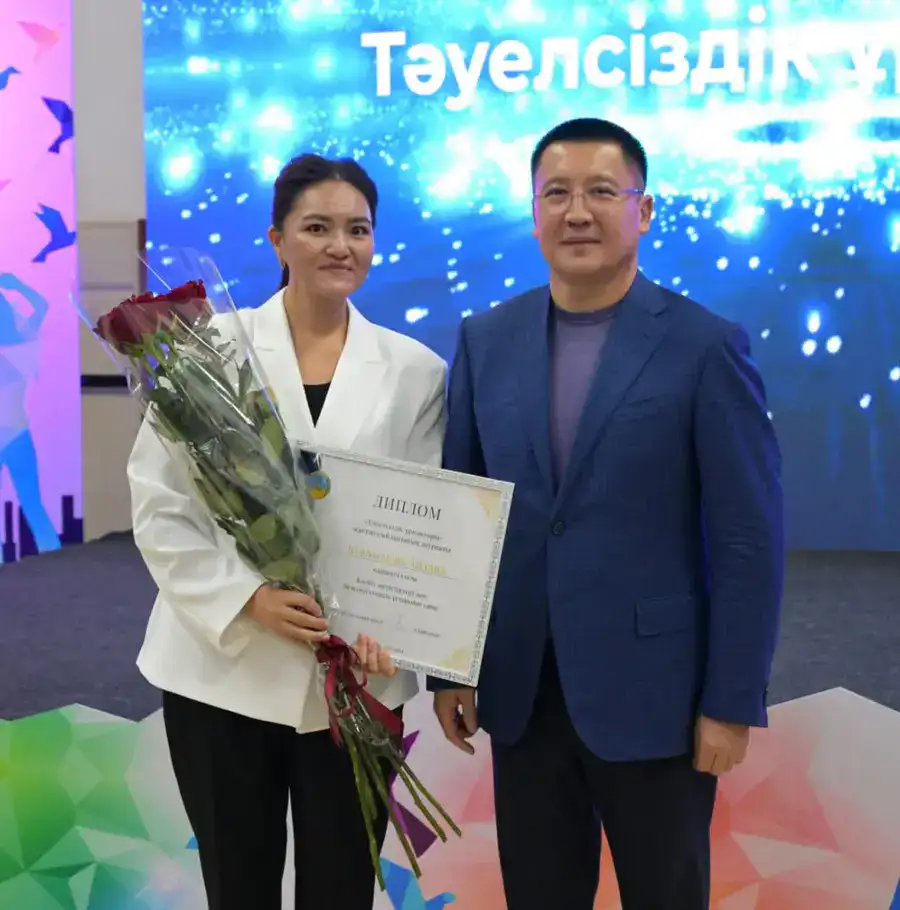 Открытый диалог с молодёжью: в Павлодаре вручили премий «Тәуелсіздік ұрпақтары» и «Kasip Zhuldyzy 2025» (10)