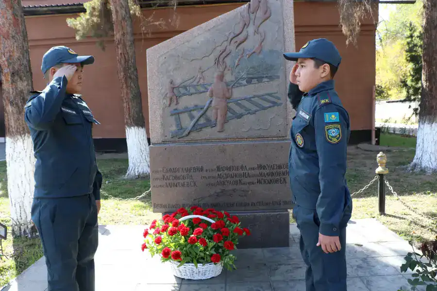 В преддверии Дня Спасателя в Алматы открыт уникальный класс «Юный спасатель» (6)