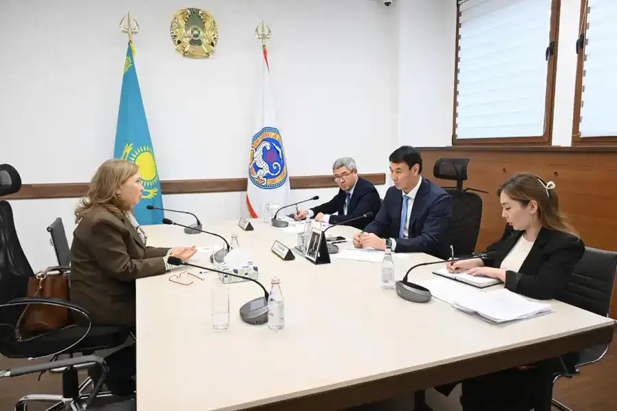 Аким города Алматы провел личный прием граждан (5)