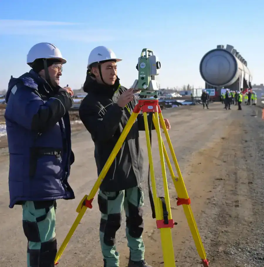 Аким области Асаин Байханов посетил строительную площадку ТОО «Ертис гидрометаллургический комбинат» (ЕГМК) на территории специальной экономической зоны «Павлодар», где ознакомился с ходом реализации одного из крупнейших и уникальных инвестиционных проектов в металлургической отрасли Казахстана (4)