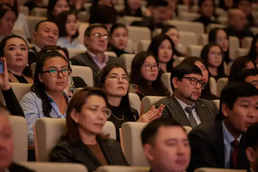 Аида Балаева вручила государственные награды деятелям культуры и медиасферы (6)