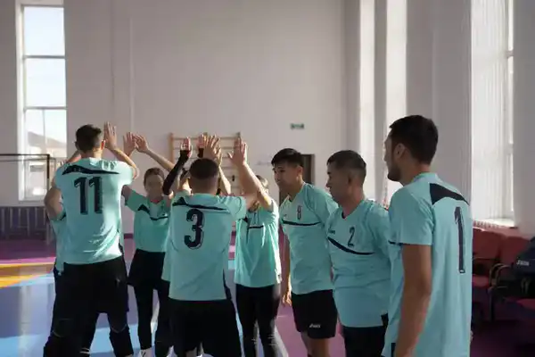День Республики: в Астане прошел турнир по волейболу среди учителей (2)