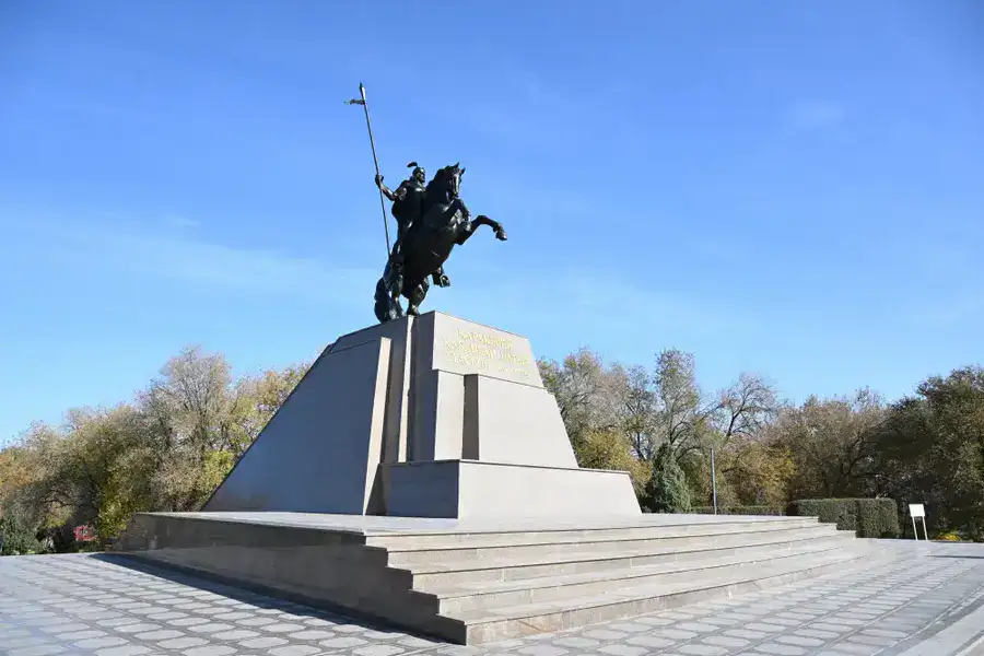 "Таза Қазақстан": в преддверии Дня Республики в Жетісу завершена реконструкция известных памятников и введен новый сквер (5)