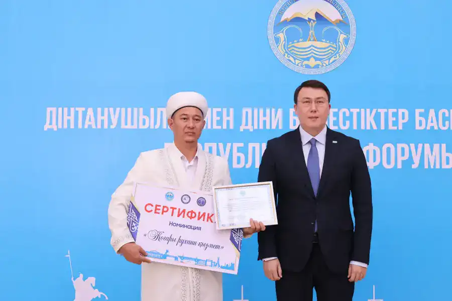 В области Жетісу состоялся республиканский форум религиоведов и руководителей религиозных объединений (6)