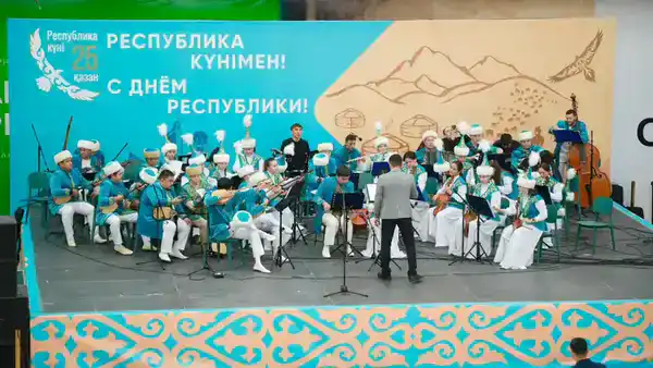 Аким области поздравил футболистов клуба «Алтай» с выходом в Премьер-лигу (3)