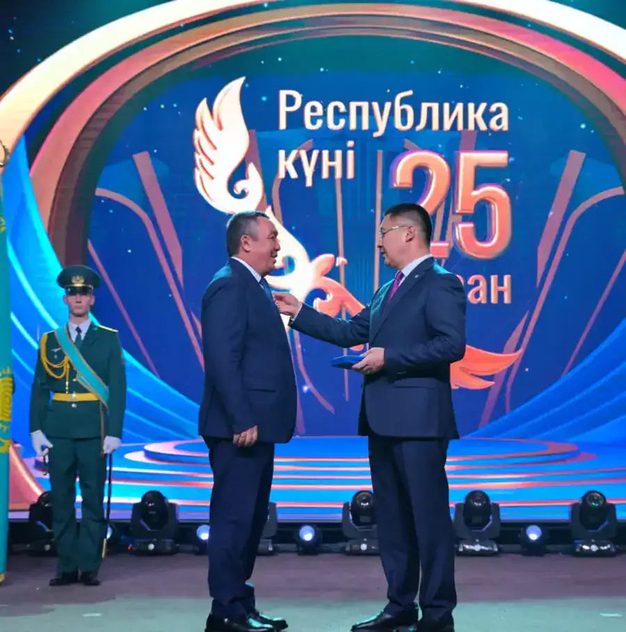 Сегодня во Дворце культуры имени Естая прошло торжественное мероприятие, посвящённое Дню Республики Казахстан (9)