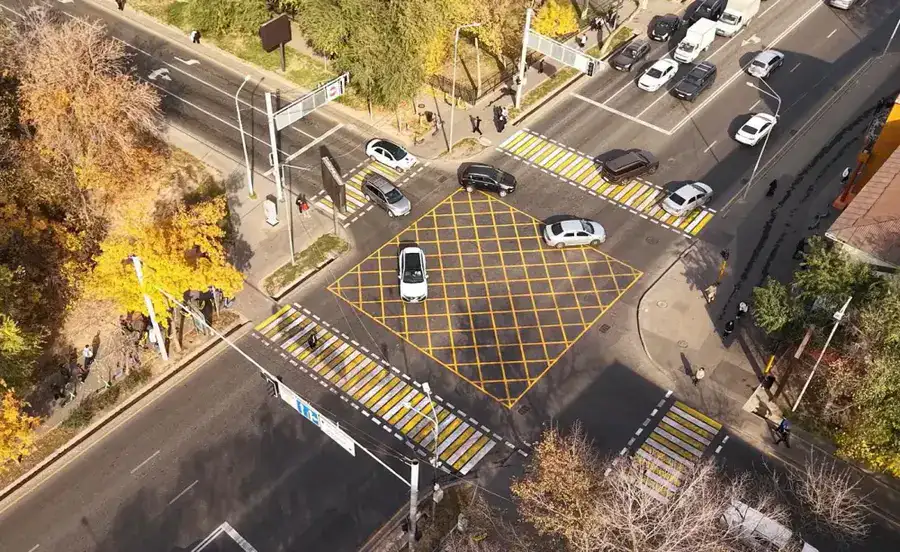 В Алматы появились «вафельные» разметки на десяти перекрестках (3)