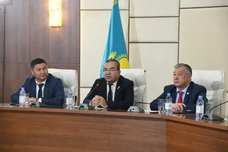 День Республики: в Астане прошла встреча писателей (7)