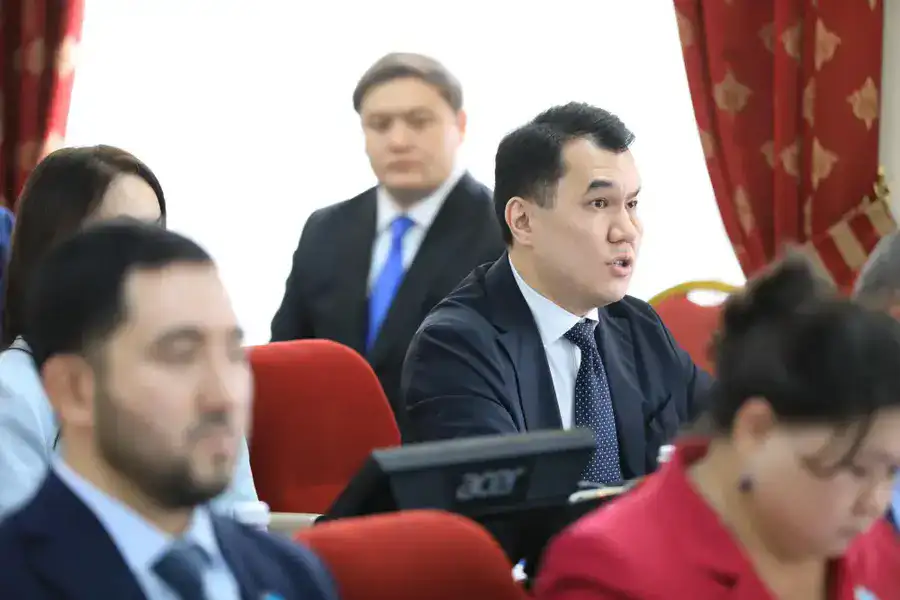 Асхат Шахаров поделился планами развития региона на сессии маслихата (5)