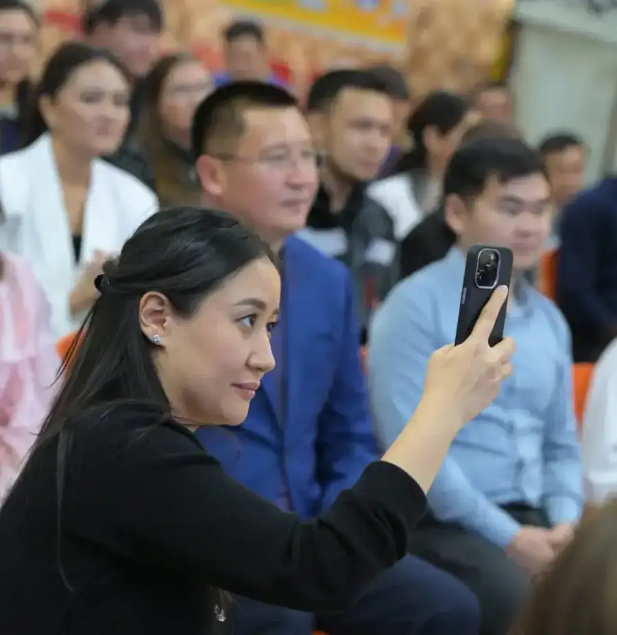 Открытый диалог с молодёжью: в Павлодаре вручили премий «Тәуелсіздік ұрпақтары» и «Kasip Zhuldyzy 2025» (2)