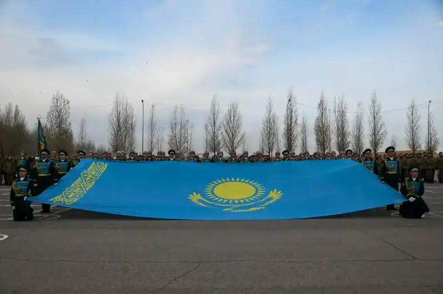 В День Республики в воинских частях прошла церемония поднятия Государственного флага (9)