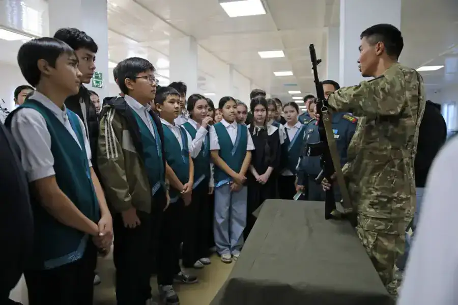 Когда служба – наука: школьники посетили технологический парк Национального университета обороны (4)