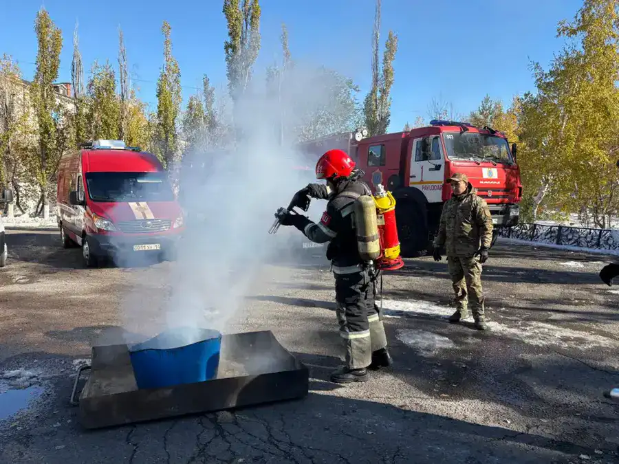 30-летие МЧС: Спасатели проводят дни открытых дверей и пресс-туры (10)