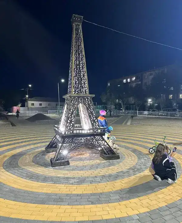 В Шетском районе появился современный сквер с архитектурной инсталляцией (2)