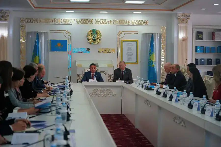 Руководитель правозащитного центра приняла участие в обсуждении Послания Президента (3)