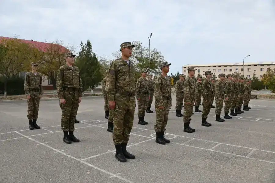 Самый высокий солдат служит в морской пехоте Казахстана (3)