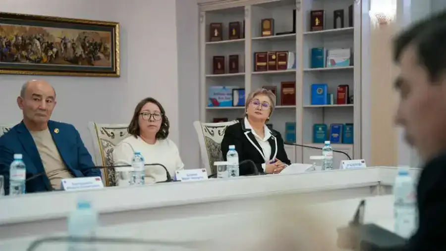 Институт законодательства и правовой информации провел круглый стол на тему «Реализация приоритетных задач по совершенствованию нормотворчества и правового информирования населения в контексте Послания Президента Республики Казахстан» (5)