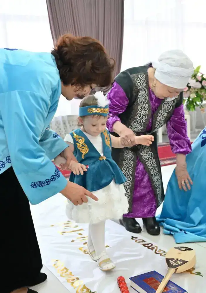 В преддверии Дня Республики прошел обряд тұсау кесу для детей из детского дома (6)