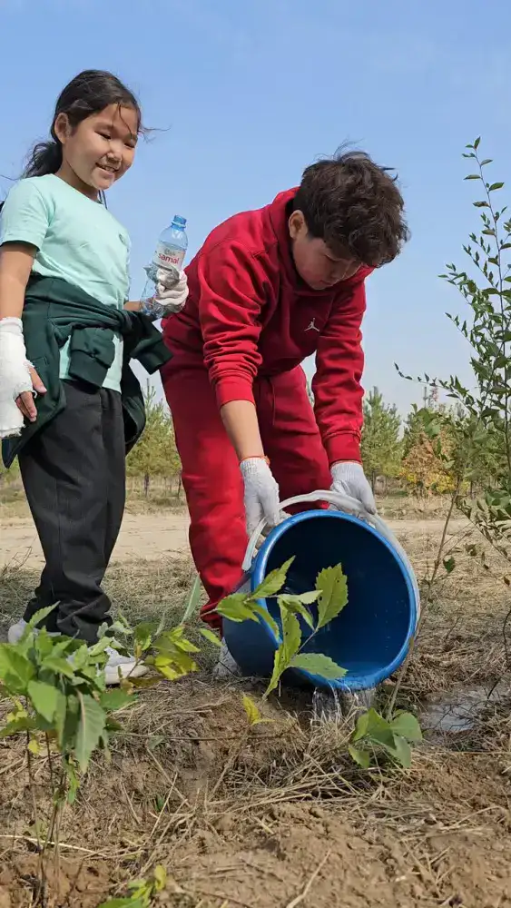 Алматинские школьники приняли участие в акции «Таза Қазақстан» (6)
