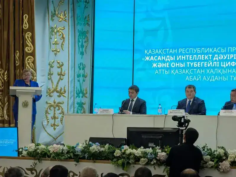 Акцент на цифровизации и диалоге с населением: советник Президента РК встретился с жителями Карагандинской области (4)