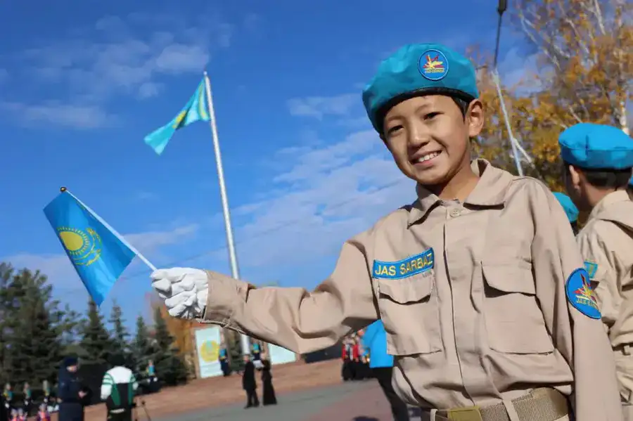 В Рудном состоялась торжественная церемония поднятия Государственного Флага Республики Казахстан в честь Дня Республики (8)