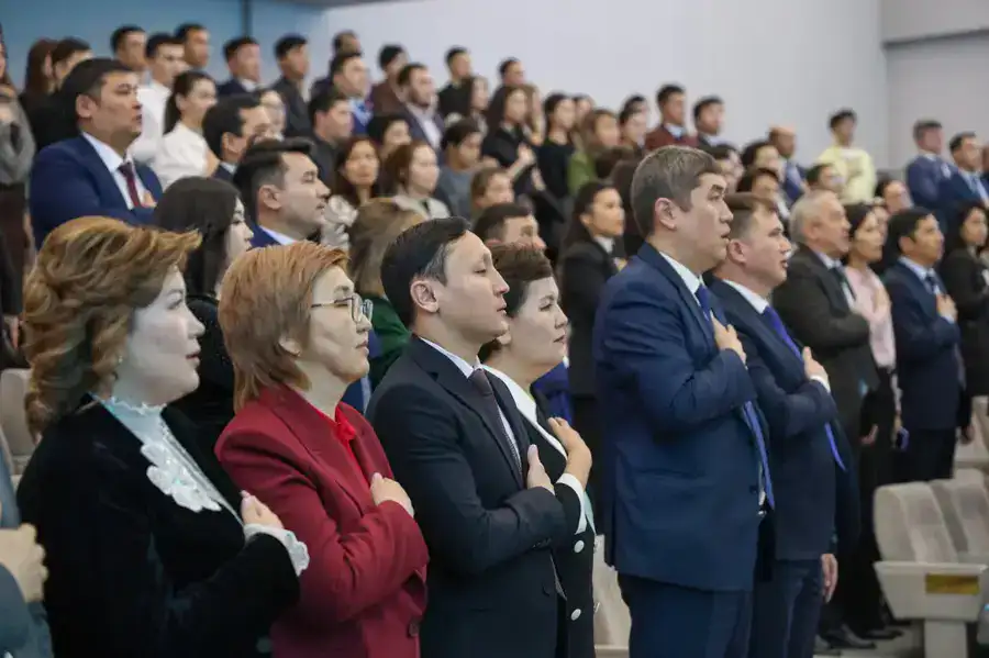 В Министерстве промышленности и строительства провели торжественную церемонию в честь Дня Республики (2)