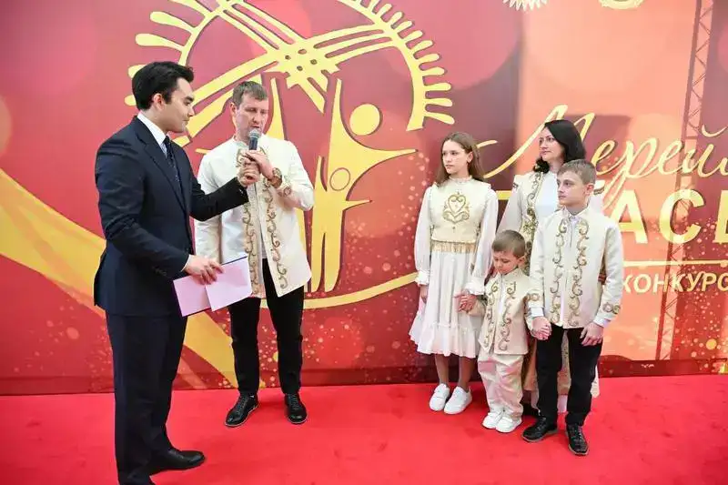 «Мерейлі отбасы – 2025»: В Астане наградили 20 образцовых семей Казахстана (3)