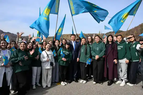 В Алматы в честь Дня Республики состоялась церемония поднятия Государственного флага (7)