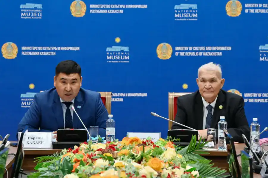 В Астане состоялся круглый стол, посвящённый Дню Республики (5)