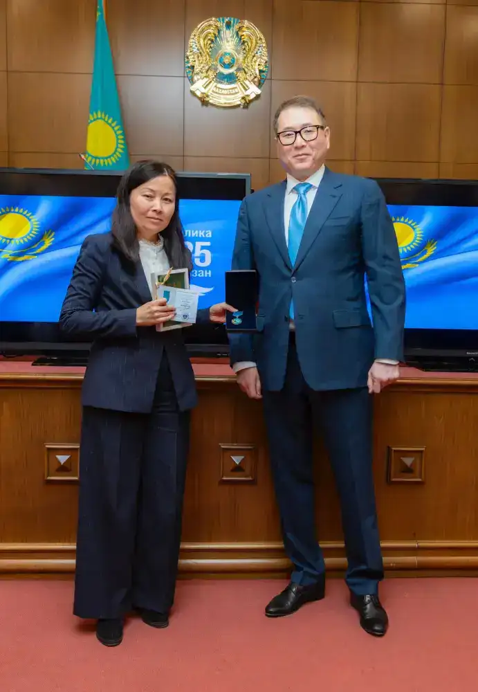 72 сотрудника торговой сферы награждены государственными и ведомственными наградами (7)