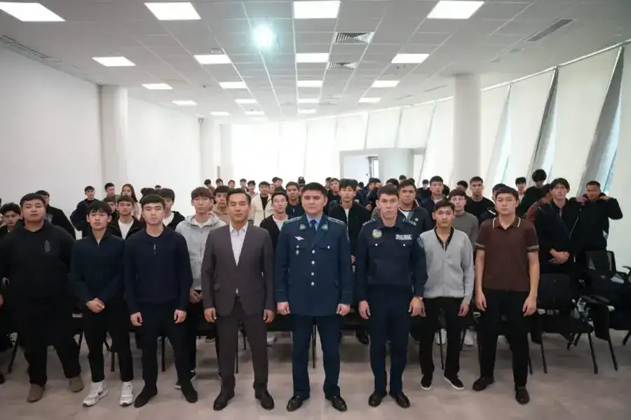 "Как не стать дроппером": столичные полицейские рассказали будущим спортсменам о кибербезопасности (3)