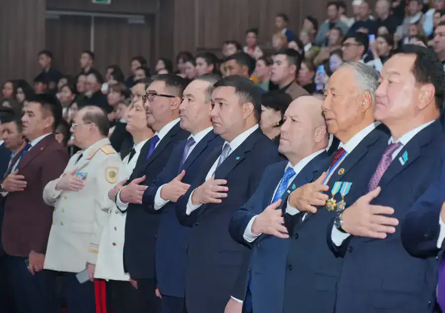 В ТУРКЕСТАНЕ ПРОШЛО ТОРЖЕСТВЕННОЕ МЕРОПРИЯТИЕ «ҚЫРАН ЕЛІМ – ҚАЗАҚСТАНЫМ!», ПОСВЯЩЁННОЕ ДНЮ РЕСПУБЛИКИ (9)